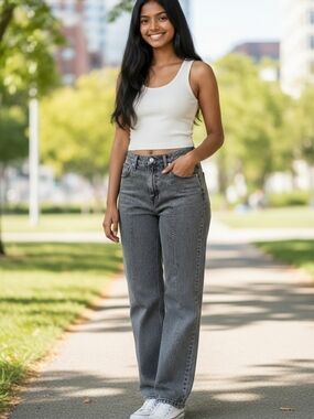 Madewell Straight-Leg Jeans in Washed Gray